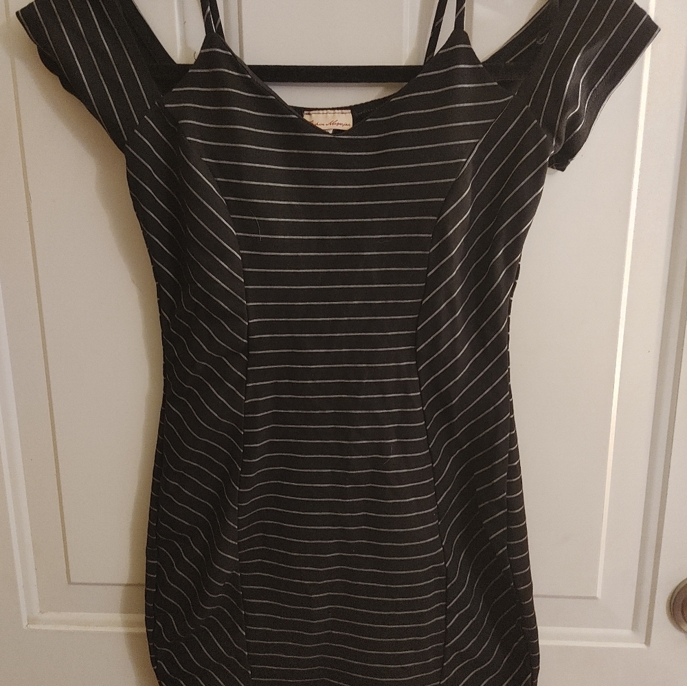 Fashion Magazine Cold Shoulder bodycon dress Size S Black and white Pin Striped
